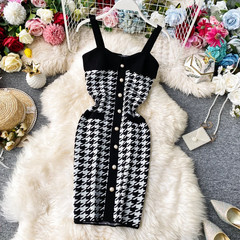 Женское облегающее платье ALPHALMODA с золотистыми пуговицами и карманами