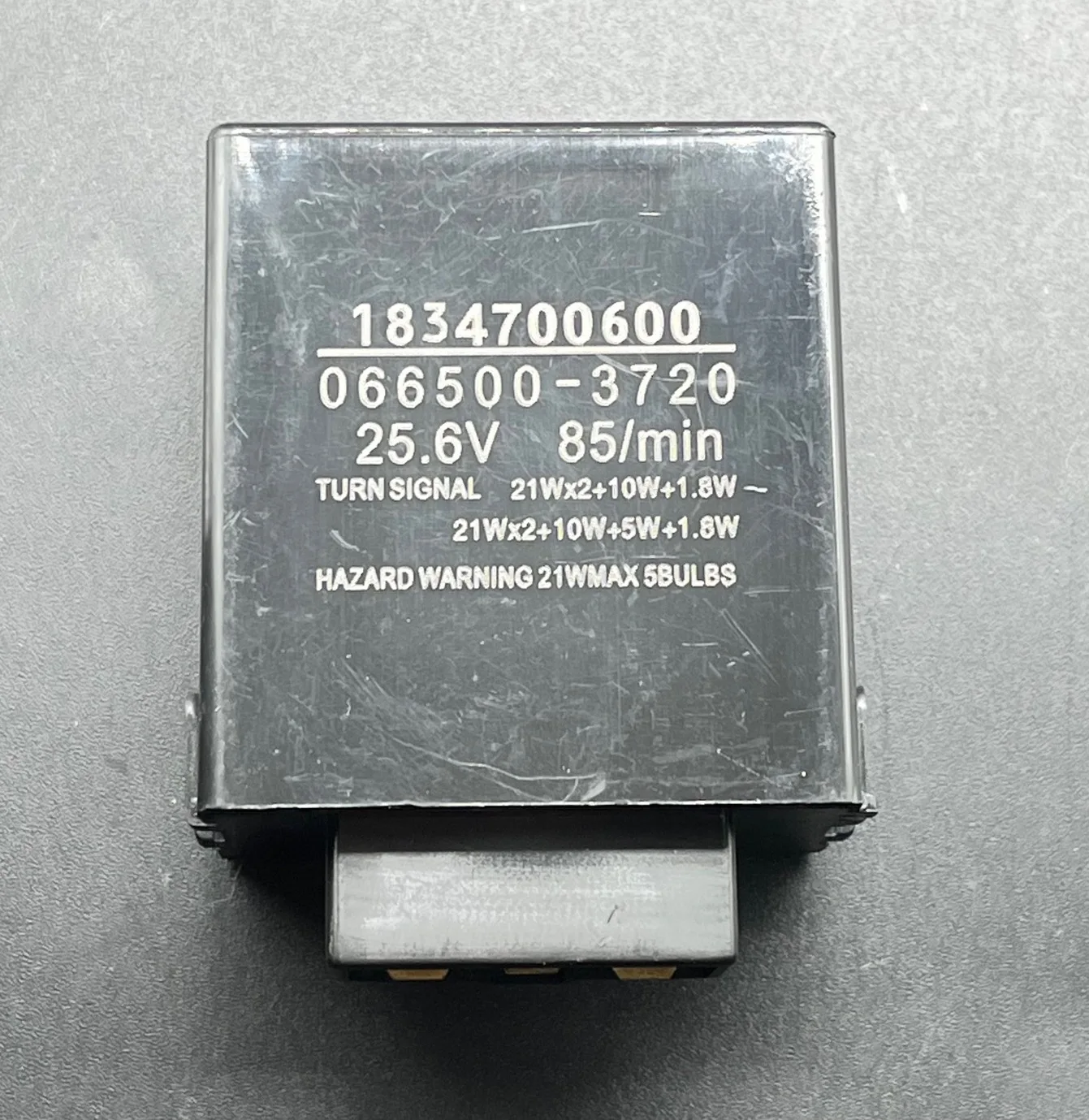 

Мигающее реле для насоса пожарной машины Isuzu FTR 700P 4HK1 Flasher 066500-3720