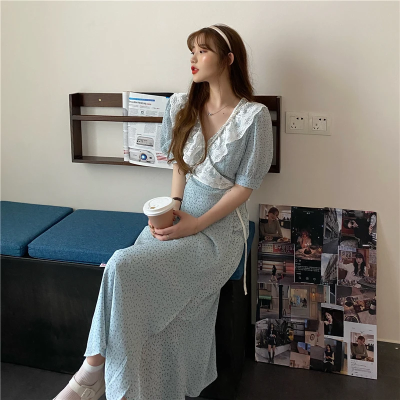 Женское платье с v образным вырезом летнее длинное оверсайз коротким рукавом и