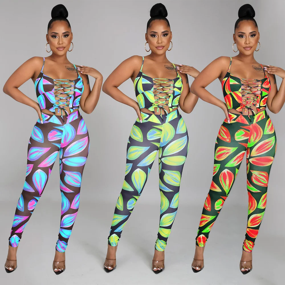 Женское короткое пальто с цифровым принтом без рукавов |