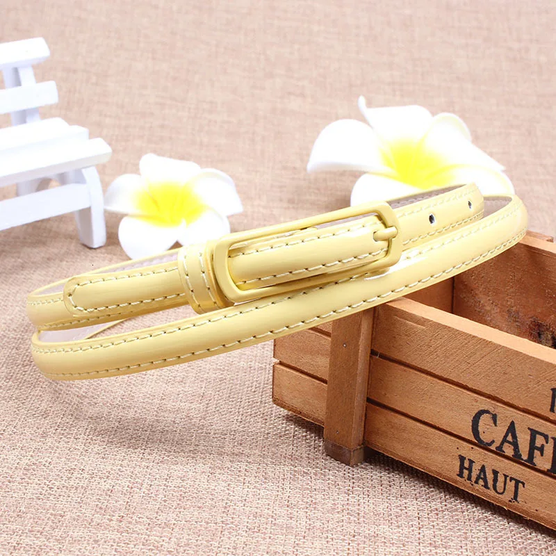 Ремень женский из искусственной кожи тонкий регулируемый лакированной ярких