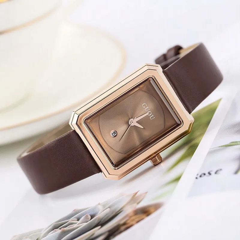 Часы женские маленькие квадратные в стиле ретро с кожаным ремешком и календарем