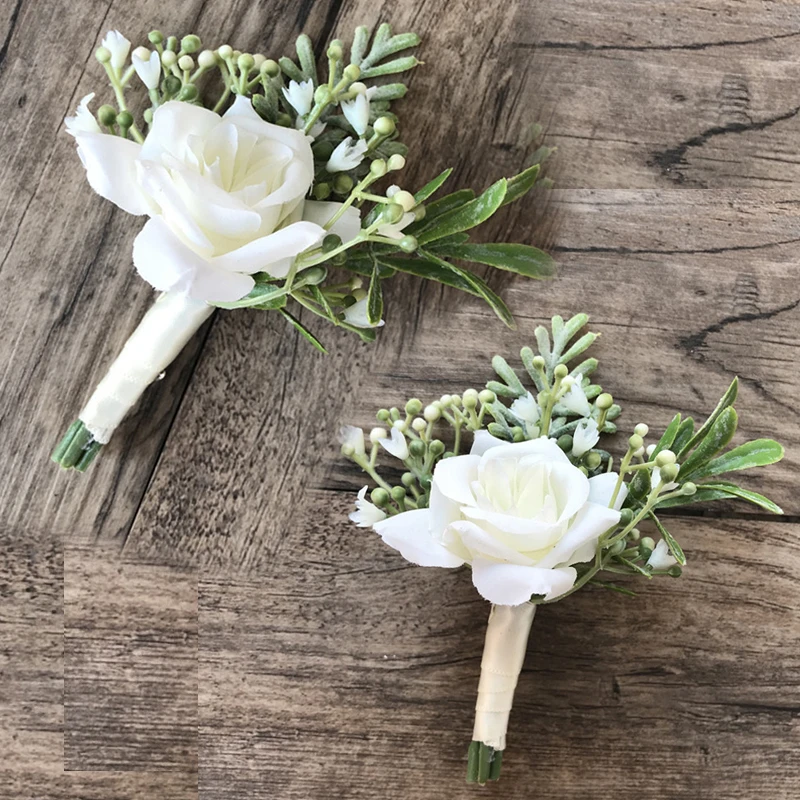 Бутоньерка цвета слоновой кости для жениха шафера Шелковая Роза цветок