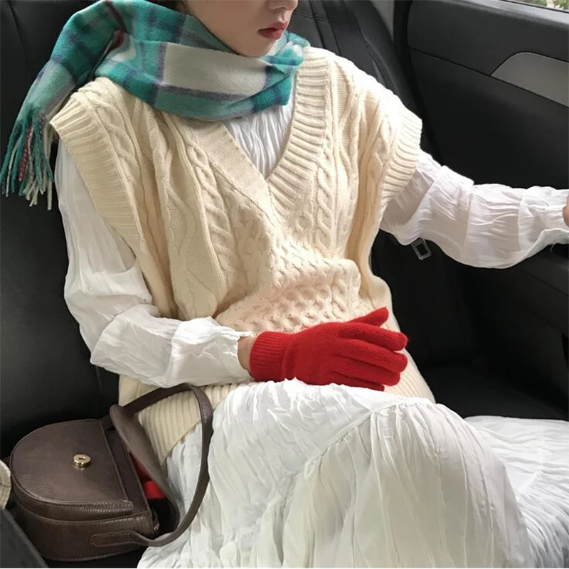 

2 colors 2020 autumn and winter knitted vintage v neck twist vest sweaters womens sweaters and pullovers womens BB514