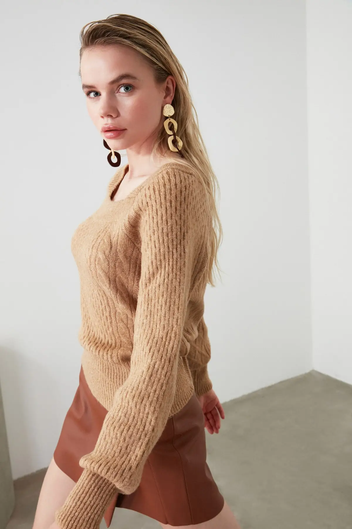 

Trendyol Mesh Detailed Square Collar Knitwear Sweater TWOAW21KZ0299