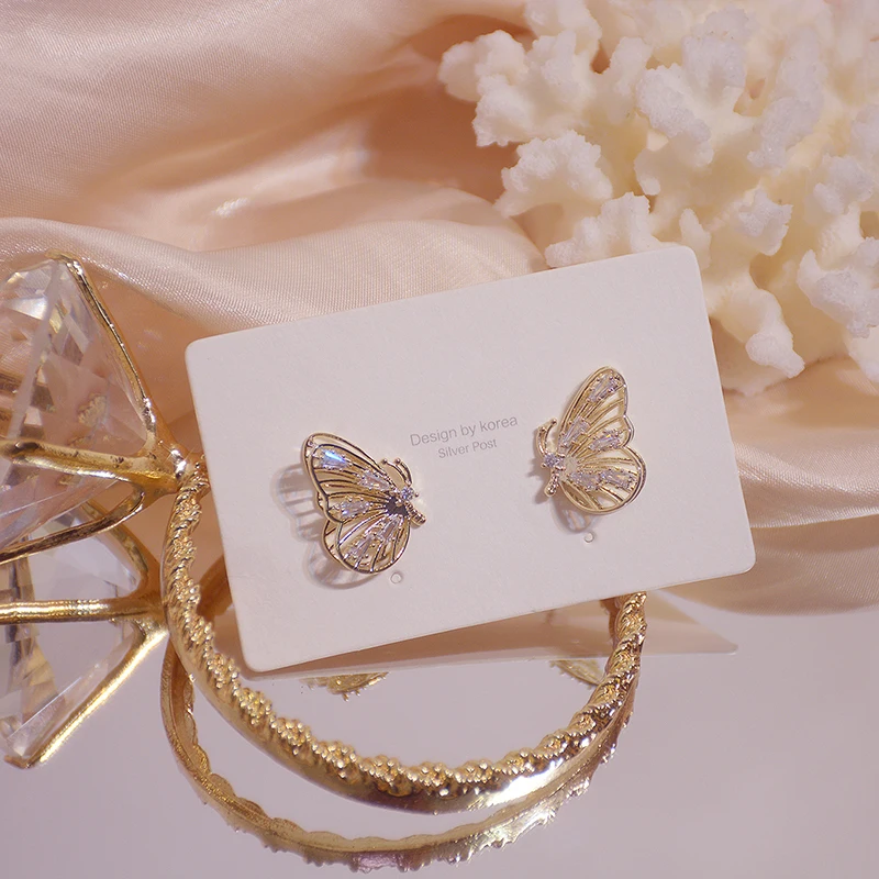 

Gold Luxury Hollow Butterfly Women Earring Bling Crystal Zircon Dazzling Stud Earring Wedding Engagement Jewelry Gift
