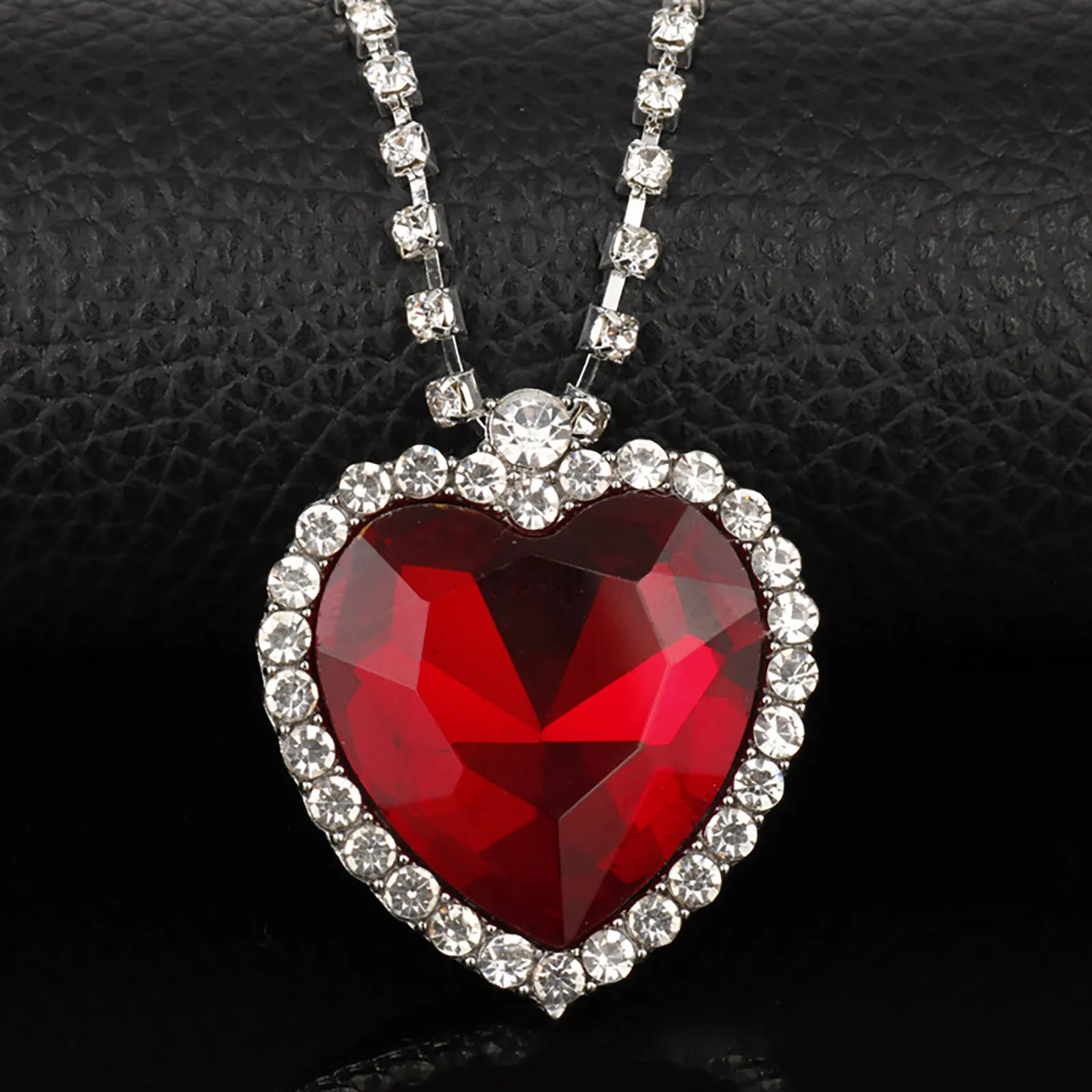 

New Jewelry For Women Fashion Hollow Heart-Shaped Peach Heart Couple Necklace Valentine's Day Jewelry Gift