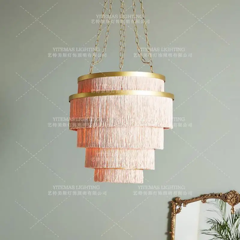 Розовая люстра золотой с бахромой подвесное освещение в комнате принцессы для