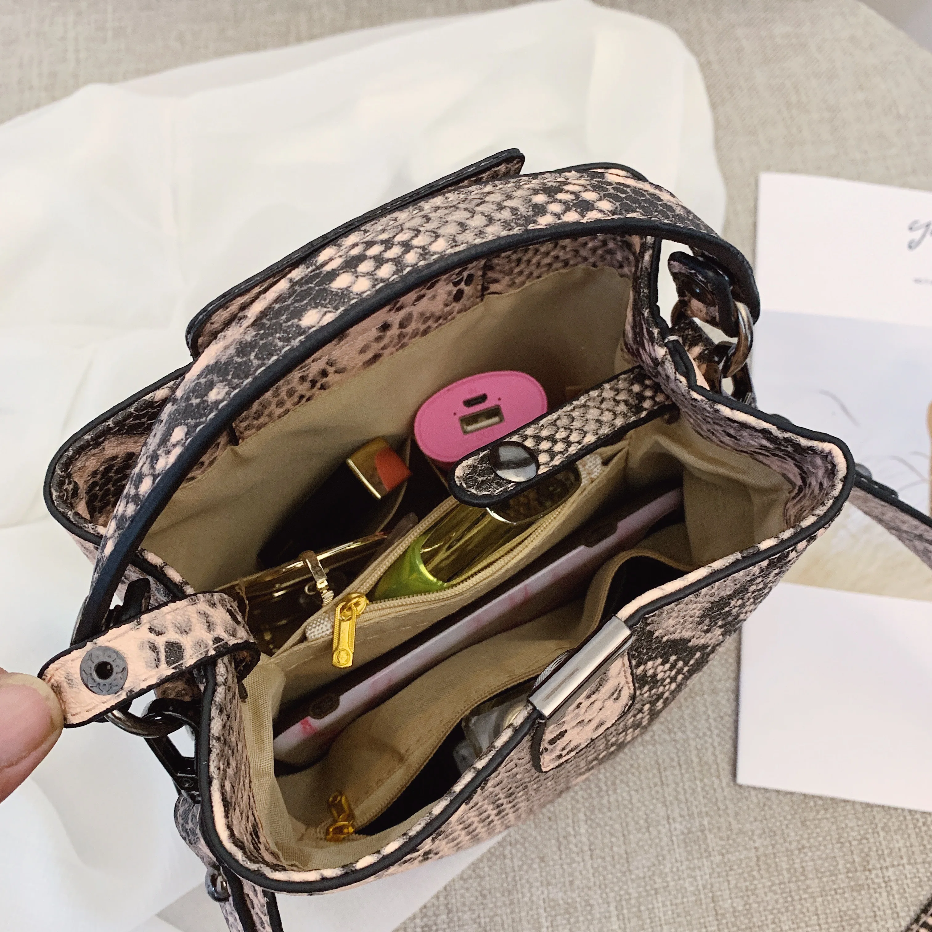 NIGEDU брендовая дизайнерская женская сумка мешок змеиная мессенджер из