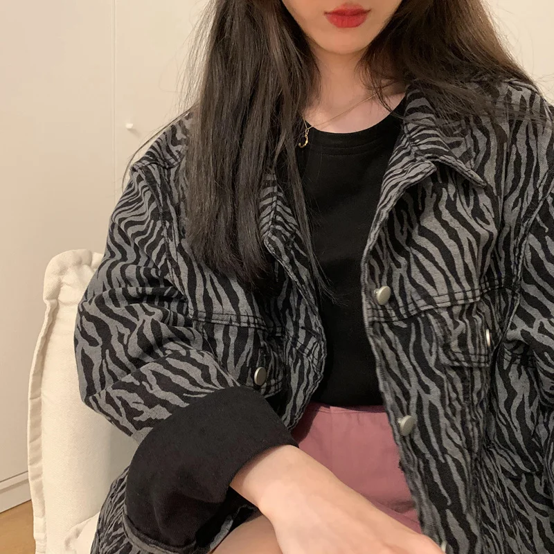 Черное пальто привлекательное джинсовое с принтом зебры Женская свободная