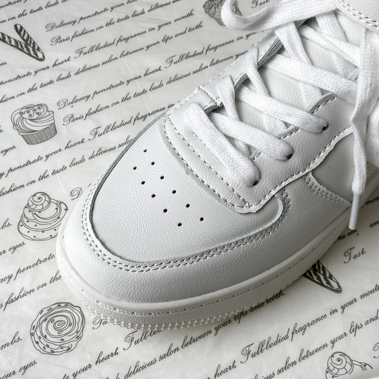 

Кроссовки женские кожаные высокие, повседневная обувь для молодых девушек, брендовые, на толстой подошве, белые, 2022