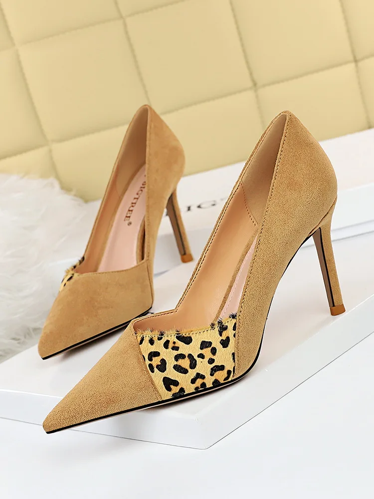 

Документальные Туфли; Пикантные женские туфли в сеточку с открытым носком для ночного клуба; Тонкие замшевые туфли с закрытым острым носком...