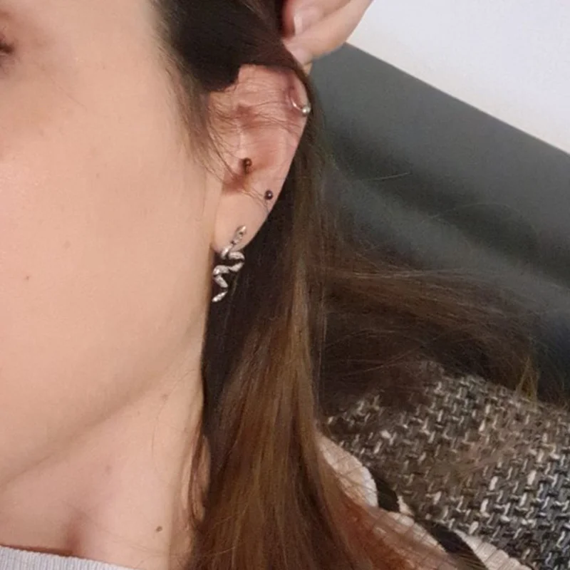 Серьги-гвоздики JOUVAL в виде маленькой змеи женские золотистые серьги животных