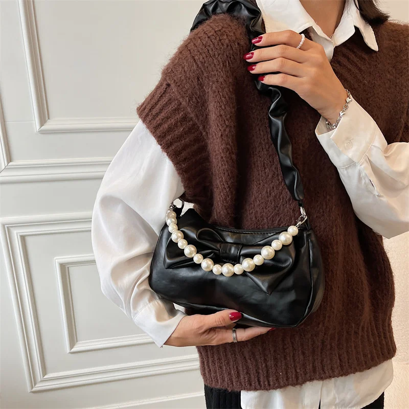 

Женская сумка для подмышек с бантом на цепочке и жемчугом