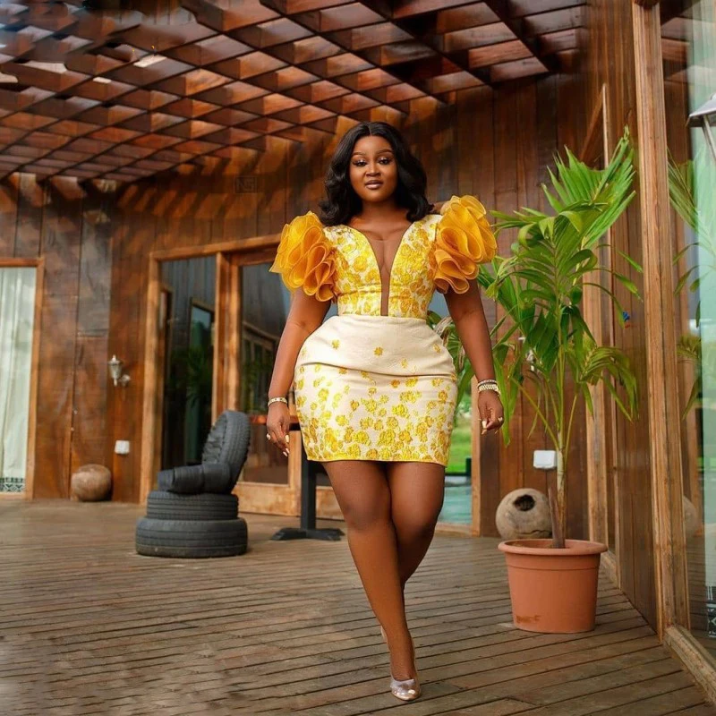 

Женское коктейльное платье, юбка выше колена с цветочным принтом и рукавом