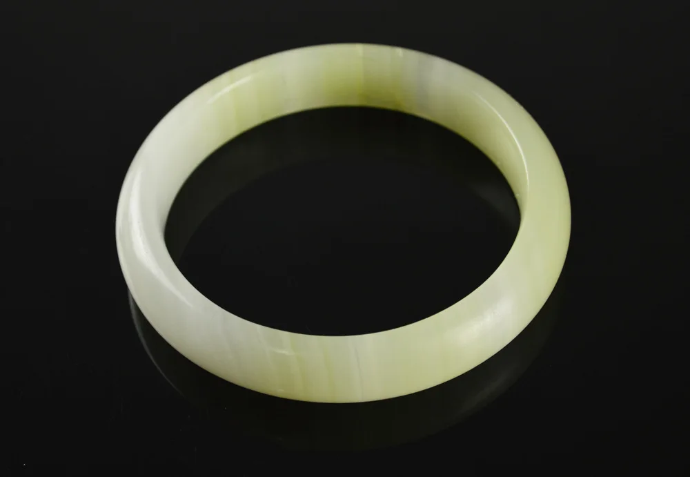 

Natural Red Jade Bangle Bracelet Hand-Carved Charm Jewelry Fashion Accessories for Men Women Round Bangle Friend