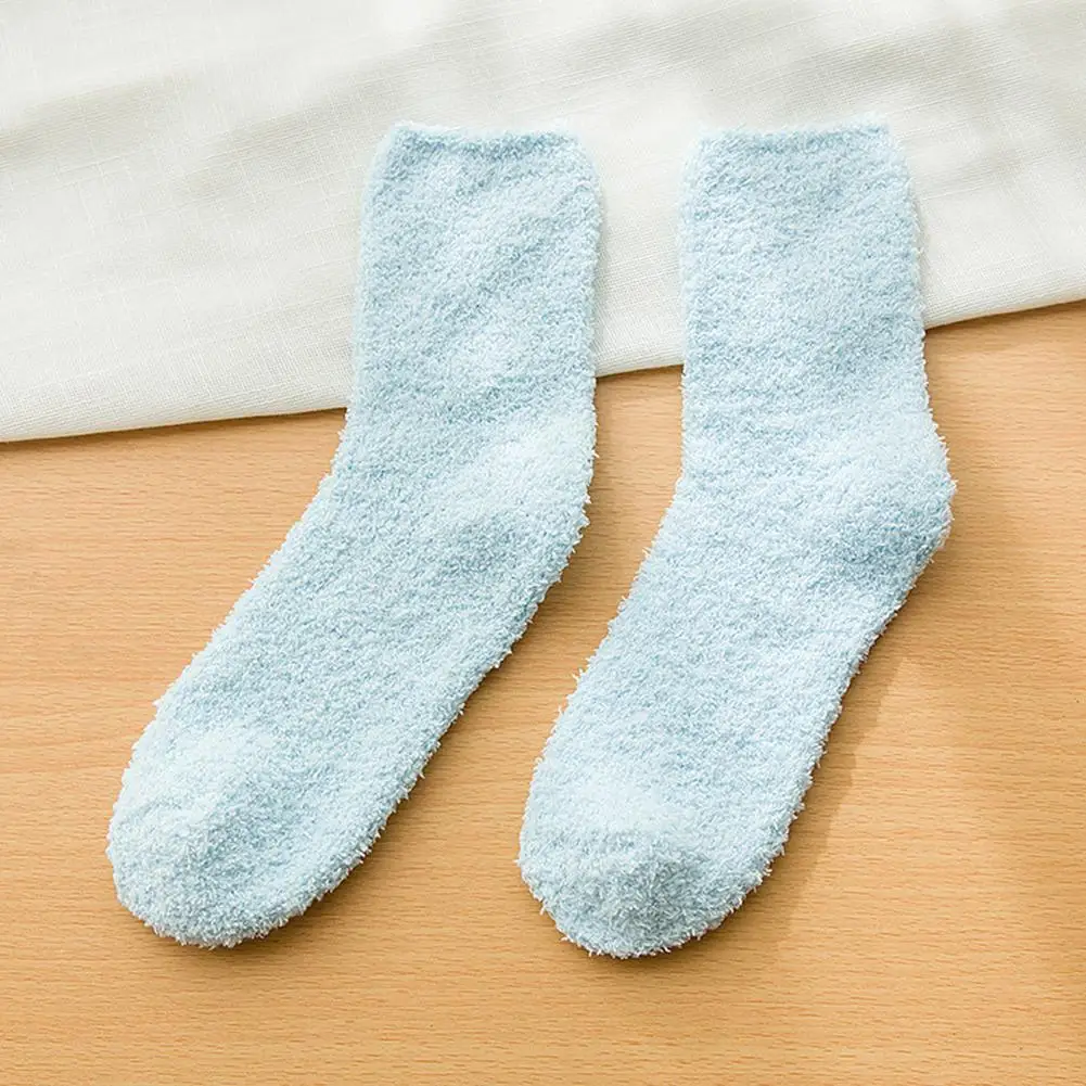 Light blue Женские милые мягкие пушистые носки ярких цветов коралловые бархатные зимние теплые носки для девочек махровые ворсистые носки - Цвет: Light blue