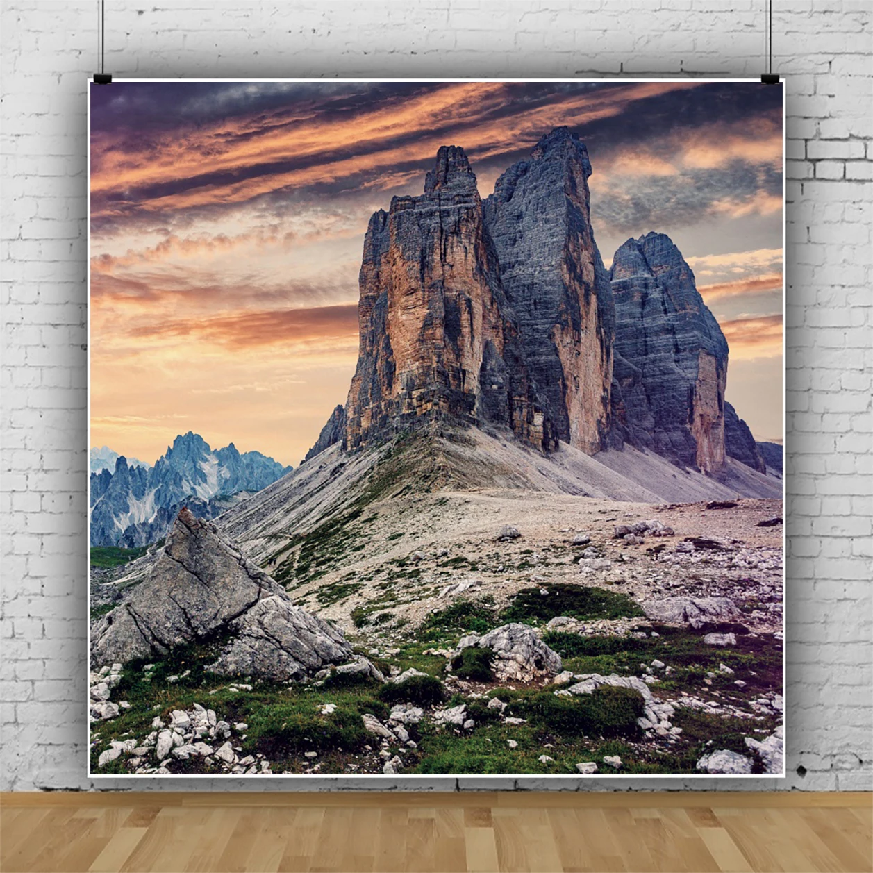 Фон для художественной портретной фотосъемки с изображением гор водопадов и