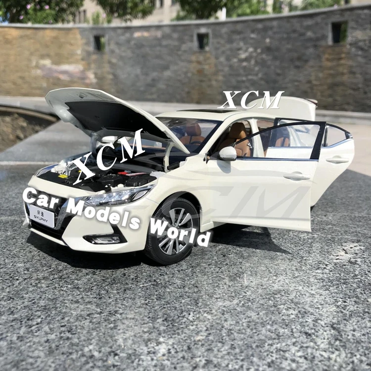Литая под давлением модель автомобиля для Sylphy 1:18(белый)+ маленький подарок