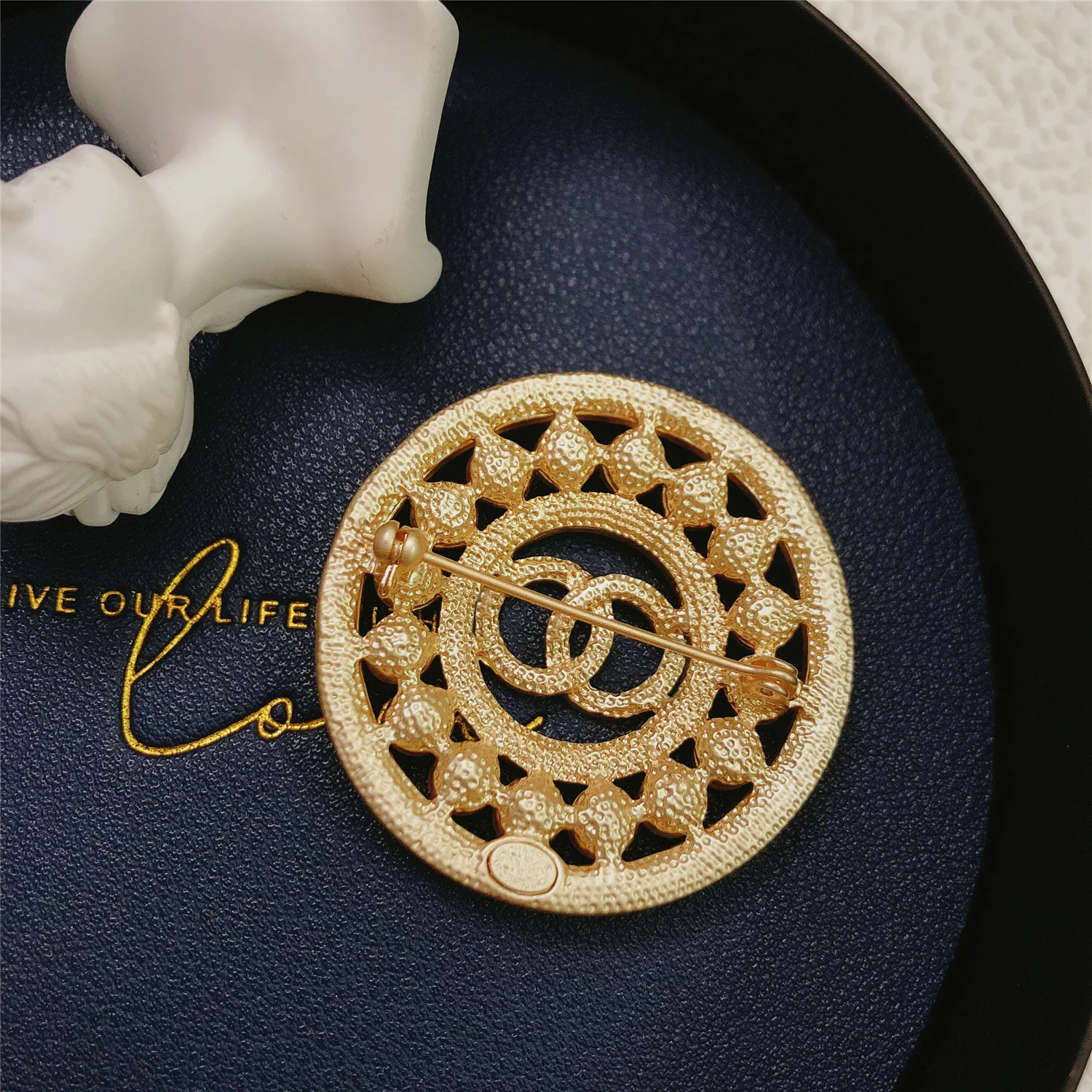 

French retro small fragrance round multi-layer Pearl double-C Brooch female temperament versatile suit cheongsam Brooch