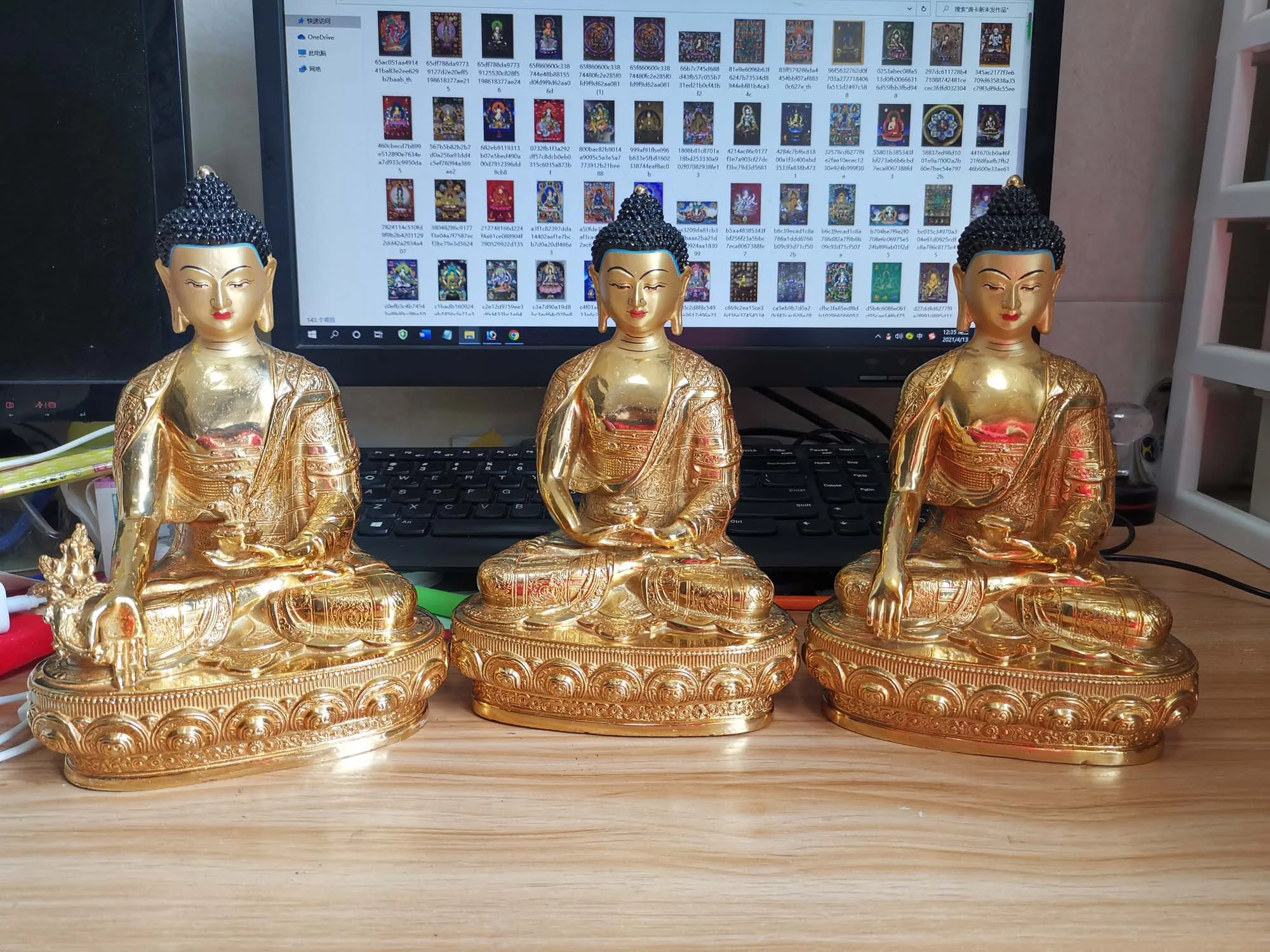 

3 шт тибетских Буддизм хорошее с позолотой медицины Шакьямуни Статуэтка Будда Амитабха латунная статуя домашние Семейные эффективную защиту