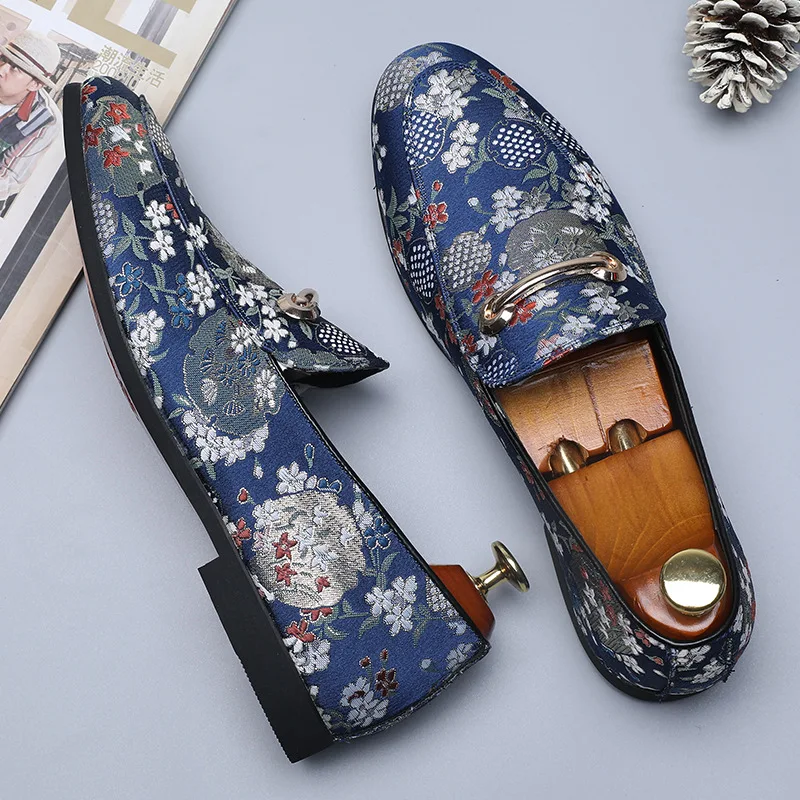 

Men Casual Embroider Shoes Big Size 38-48 Flats Shoes for Men Loafers Shoes Soft Comfortable Man Footwear