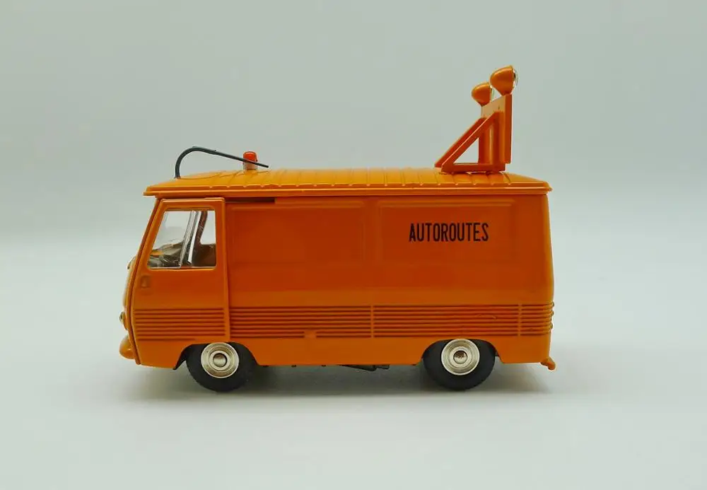 Atlas Dinky Truck 570 A PEUGEOT J 7 Autoroutes литые игрушки 1:43