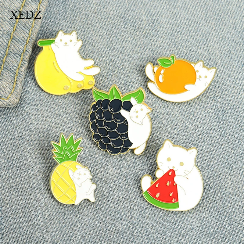 

XEDZ 2021 New Cartoon Banana Grape Orange Pineapple Watermelon Fruit Enamel Brooch Children Cat Animal Badge Jewelry Gift
