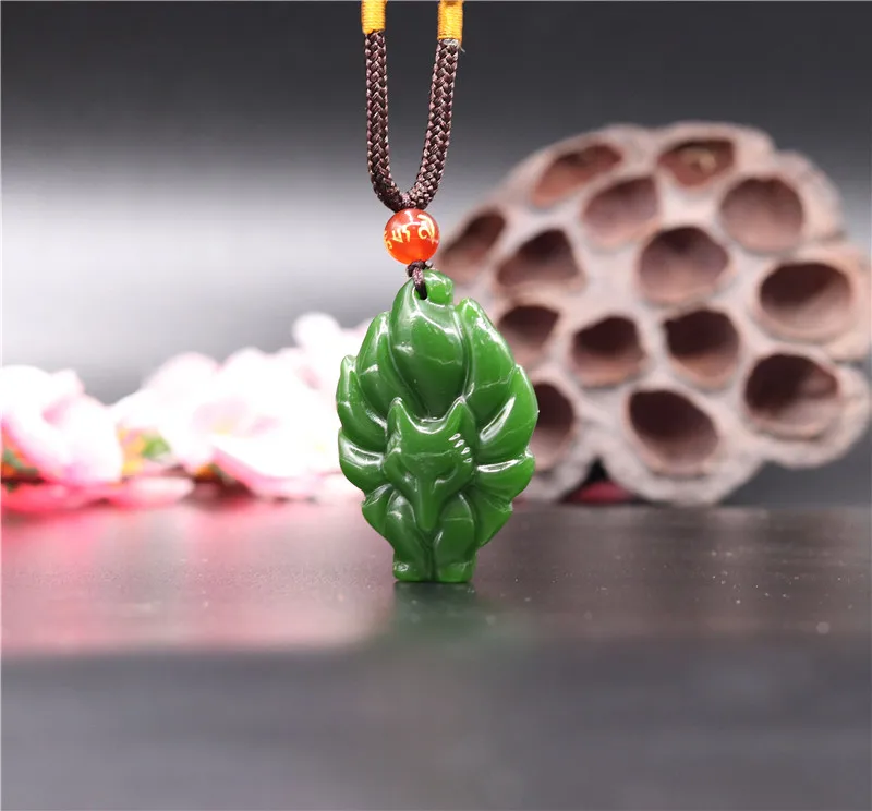 Ожерелье с подвеской из натуральной зеленой Нефритовой семихвостовой лисы