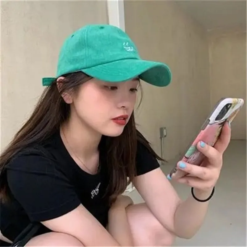 

Корейская версия весны и лета, повседневная мягкая шляпа в стиле ретро, универсальная шляпа с вышивкой улыбки, модная шляпа от солнца