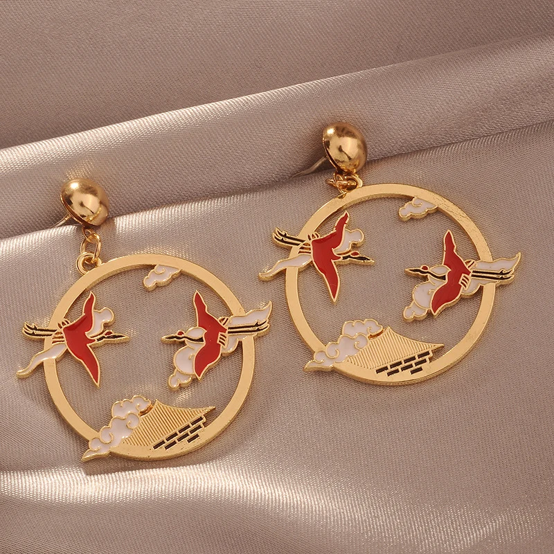 

New creative fashion retro white cloud crane palace style women's stud earring Trending personality charm temperament wholesale