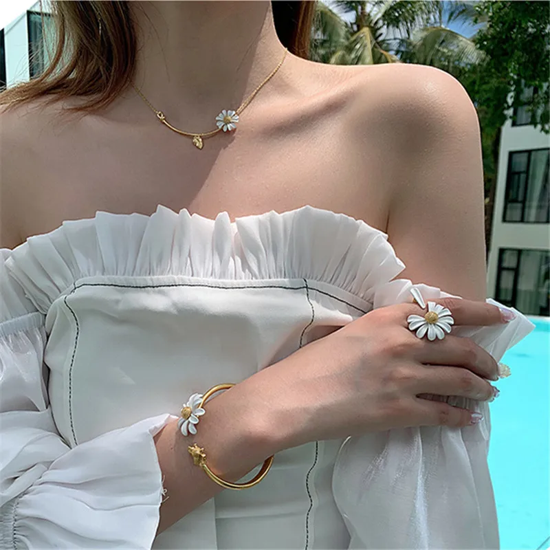 Новые золотые маленькие серьги ромашки ожерелье в виде пчелы с цветами