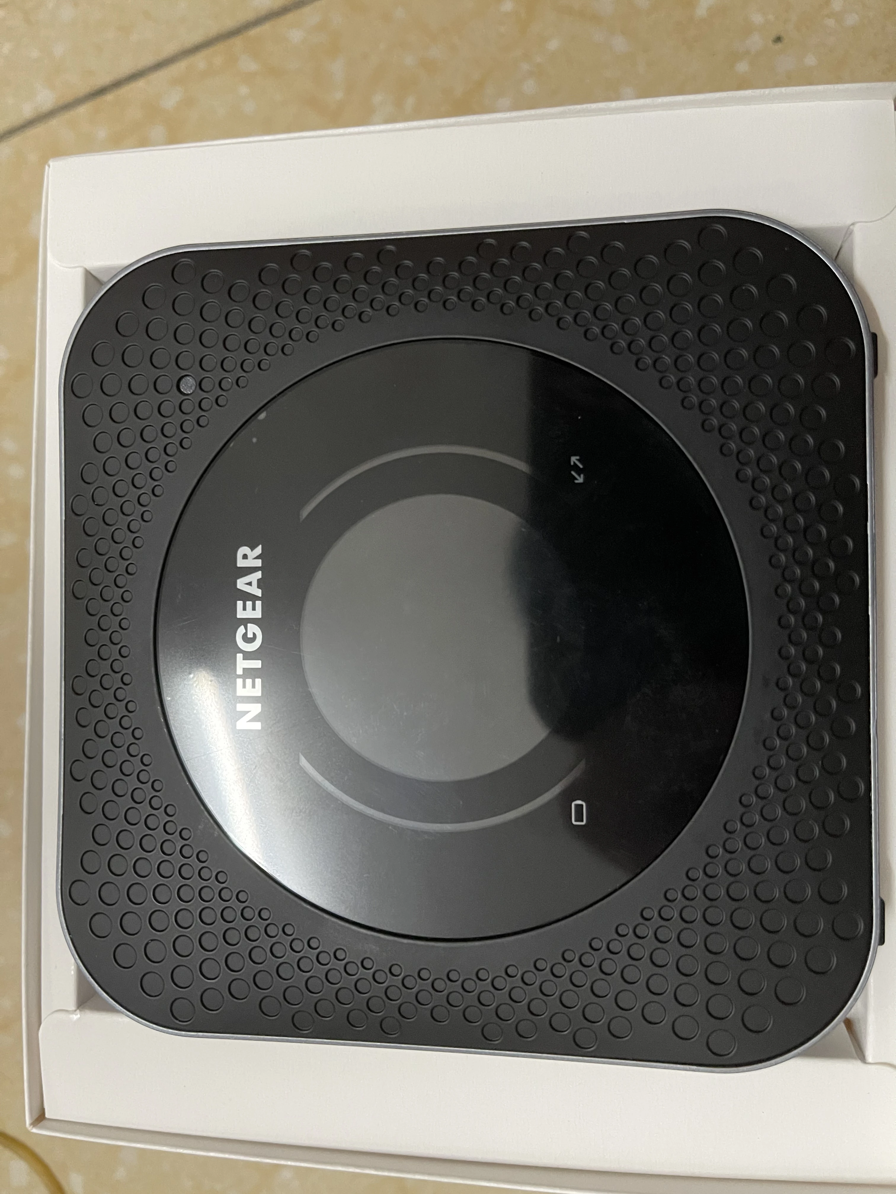 Маршрутизатор Netgear Nighthawk M1 MR1100 LTE CAT16 4GX гигабитный скорость мобильного