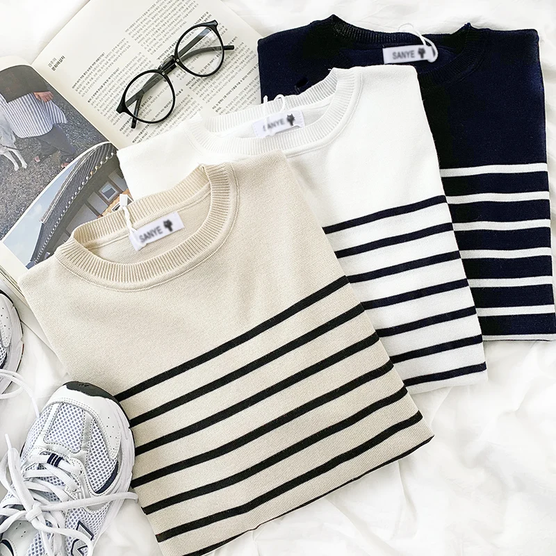 

2021Autumn Fashion O-Neck Sweater Women Vintage Stripe Loose Korean Style Pullover Sweater Woman casual White Black Knitted Tops