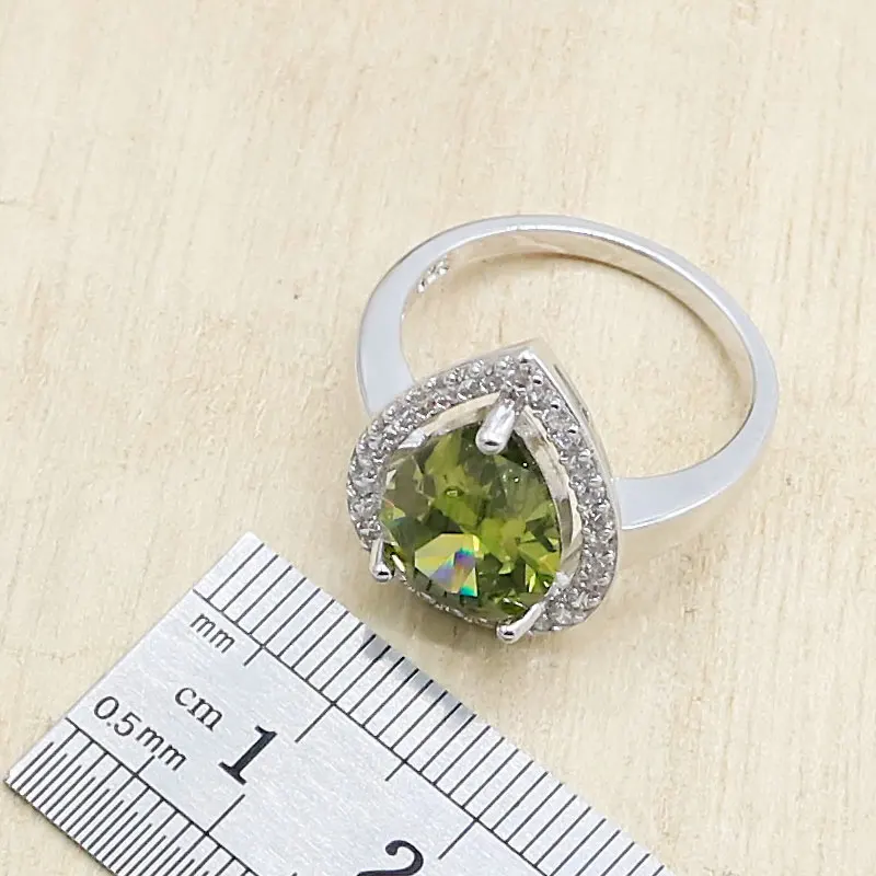 Набор классических ювелирных изделий оливкового цвета с кубическим цирконием