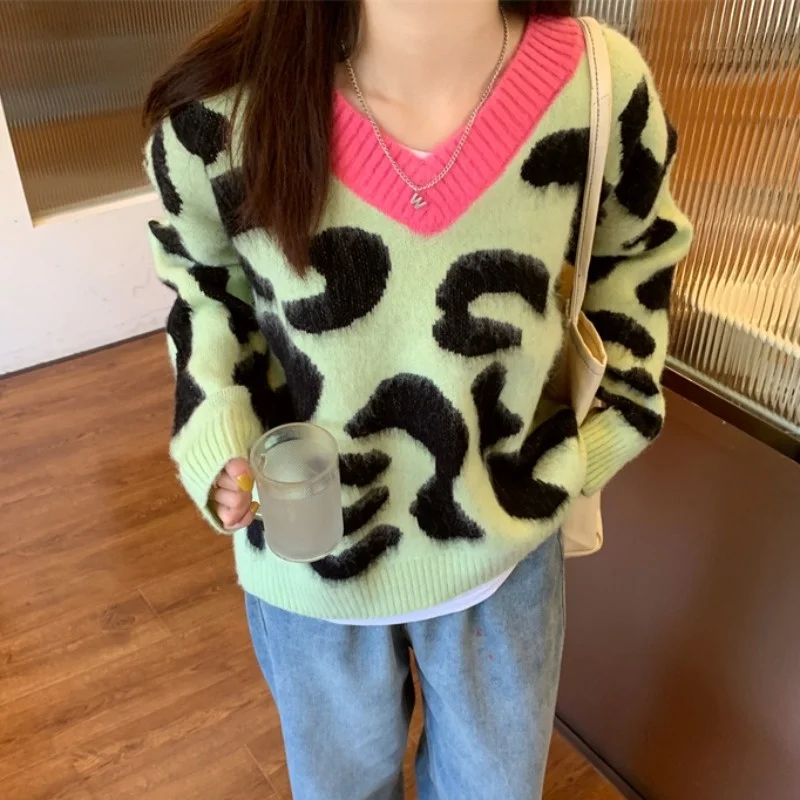 

Женский свитер с леопардовым принтом, V-образным вырезом