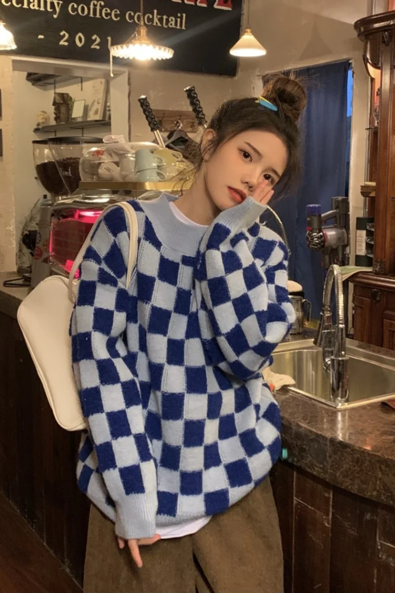 Женский свободный пуловер в шахматную клетку средней длины | Женская одежда