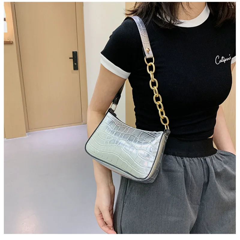 

Crocodile Pattern Baguette Handbag for Women Candy Color Chain Ladies Small Shoulder Bags Fashion Design Leather Armpit Bag