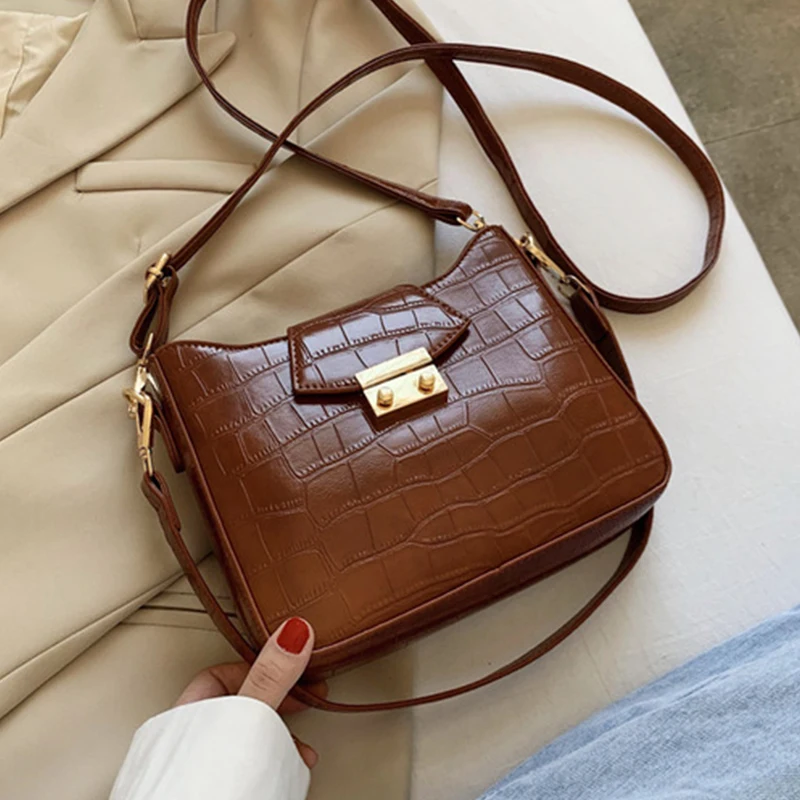 Женская кожаная сумка через плечо с камнями | Багаж и сумки