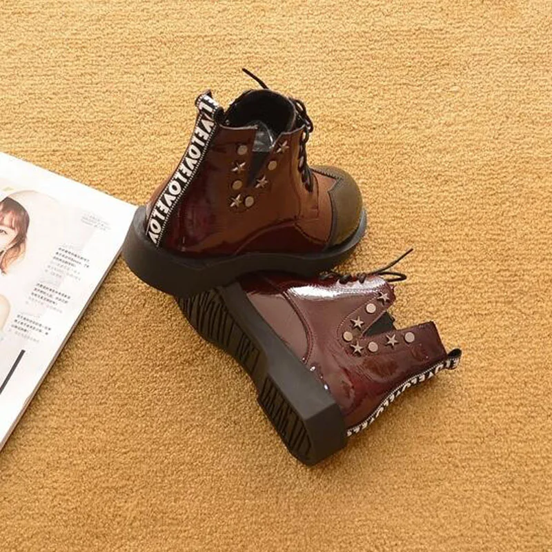 Новинка 2019 женские ботильоны с металлическими заклепками и ботинки мартинсы