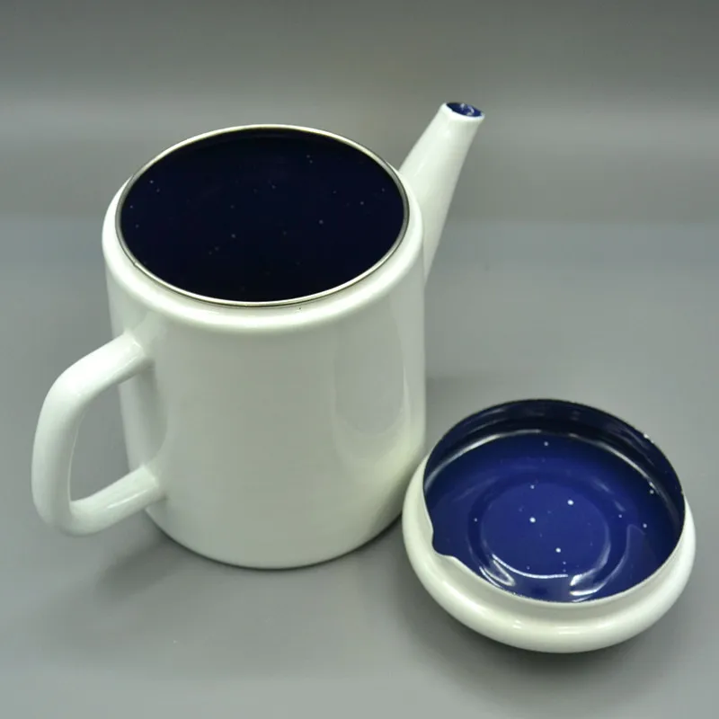 Эмалированный кофейник эмалированный горшок для воды вина. В скандинавском