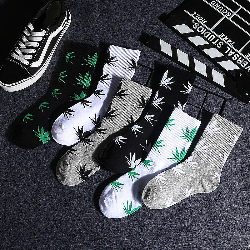 

Three pairs of deer demon store maple leaf damask cotton socks socks in the joker hosiery for men and women lovers