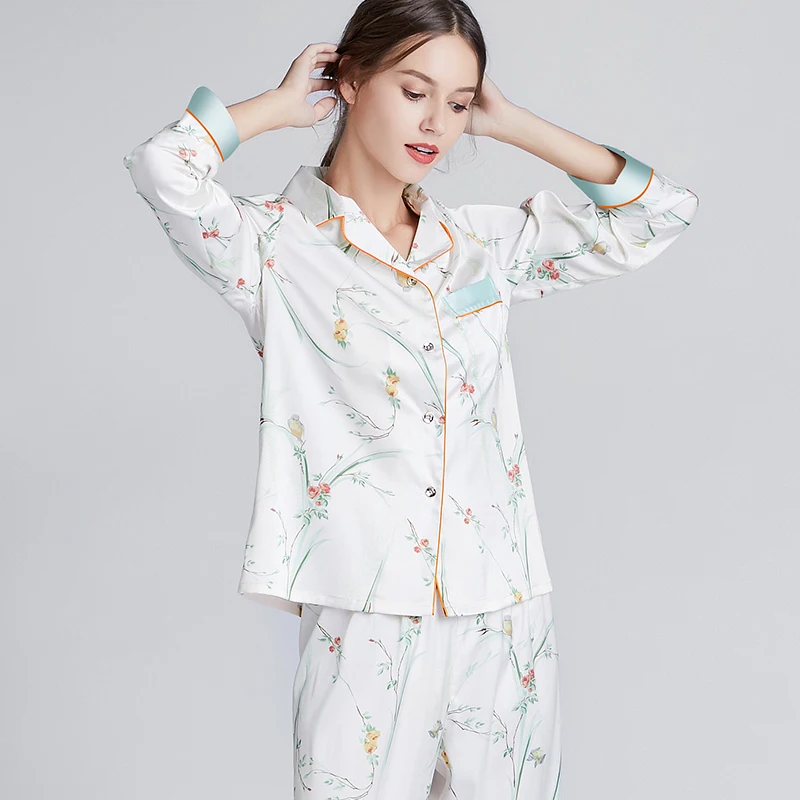 

new pajama woman spring and autumn thin silk print long sleeves casual home wear suits can be worn outside