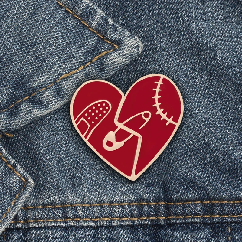 2 шт./комплект эмалированные металлические булавки в форме разбитого сердца |