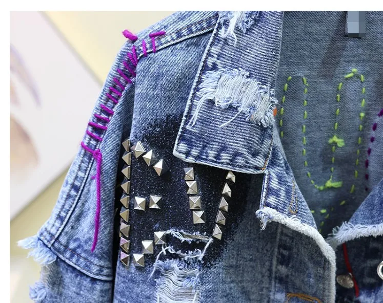 

New Fashion Autumn Graffiti Short Denim Coat Women Personality Raw Edge Cut Heavy Rivet Fringed Jeans Jacket Loose Cowboy Coats
