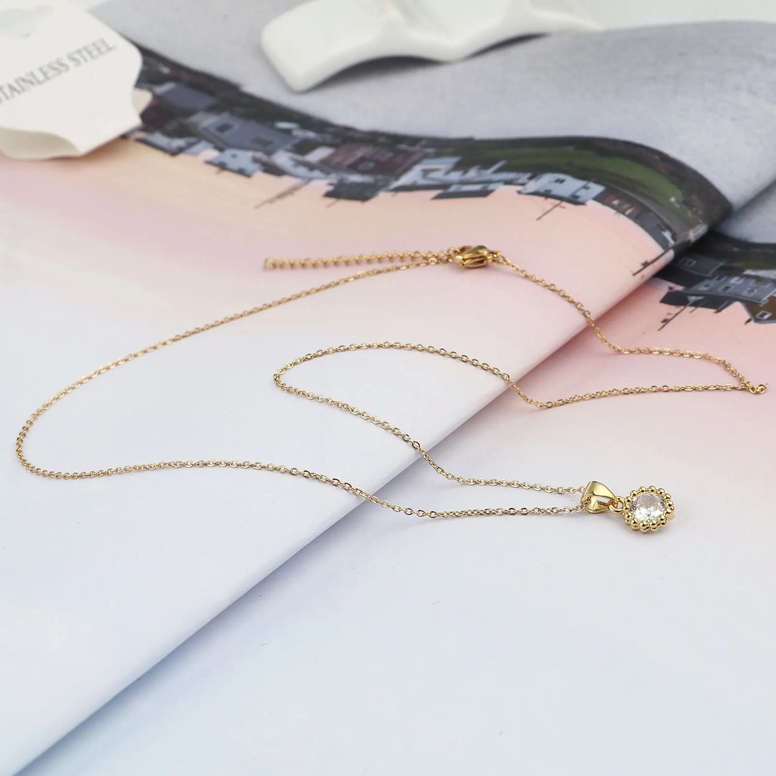 

Stainless Steel Necklace Inlaid White Zircon Sunflower Round Copper Pendant Gold/Silver Cross Chain 45cm 2021 New Jewelry 1pc