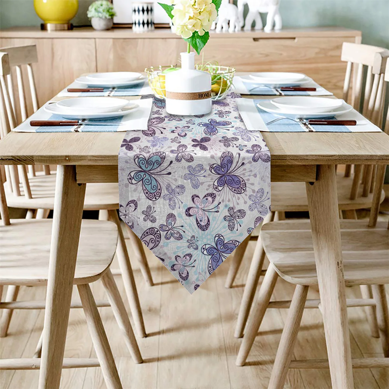 Скатерть для стола с изображением бабочки и фиолетовых цветов | Дом сад