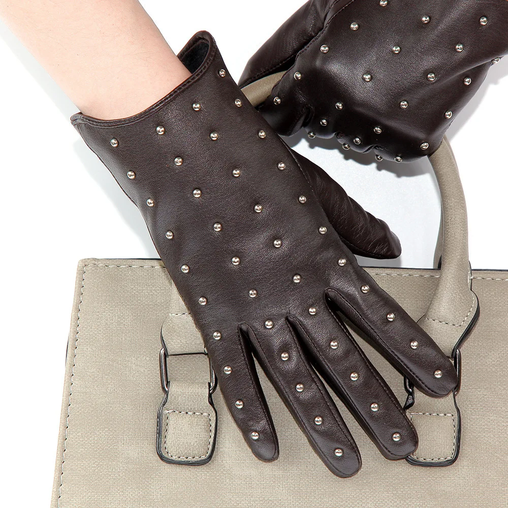 

Latest Gloves Woman's Small Sheep Real Leather Gloves Rivet Style Winter Keep Warm Thicken Plush Lined Women Mittens XC205