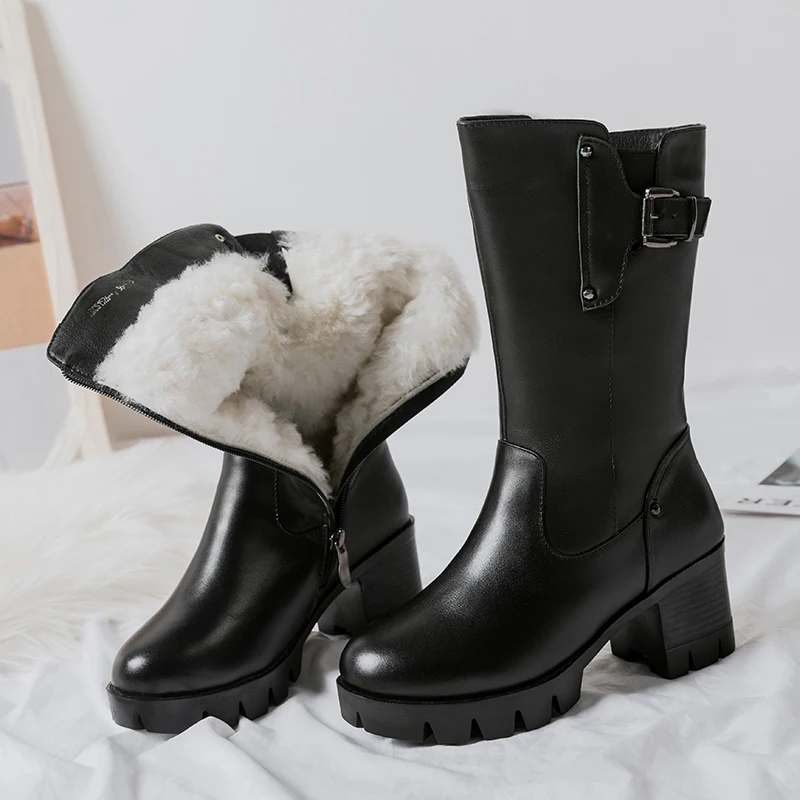 Новинка 2020 зимние женские меховые ботинки кожаные теплые средней длины на