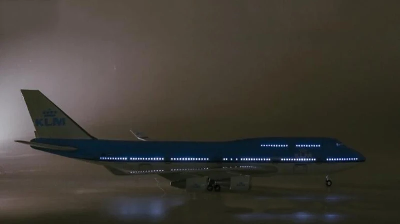 with light 1/157 масштаб 47 см самолет Boeing B747 KLM королевские голландские авиалинии Модель W светильник& колеса литой под давлением пластиковый полимерный самолет для сбора - Цвет: with light